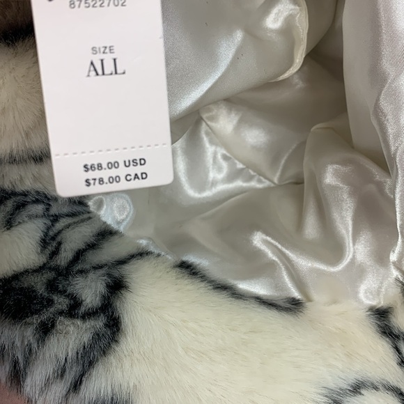 Anthrop Faux Fur Floral Bucket Hat New With Tags - Picture 4 of 5